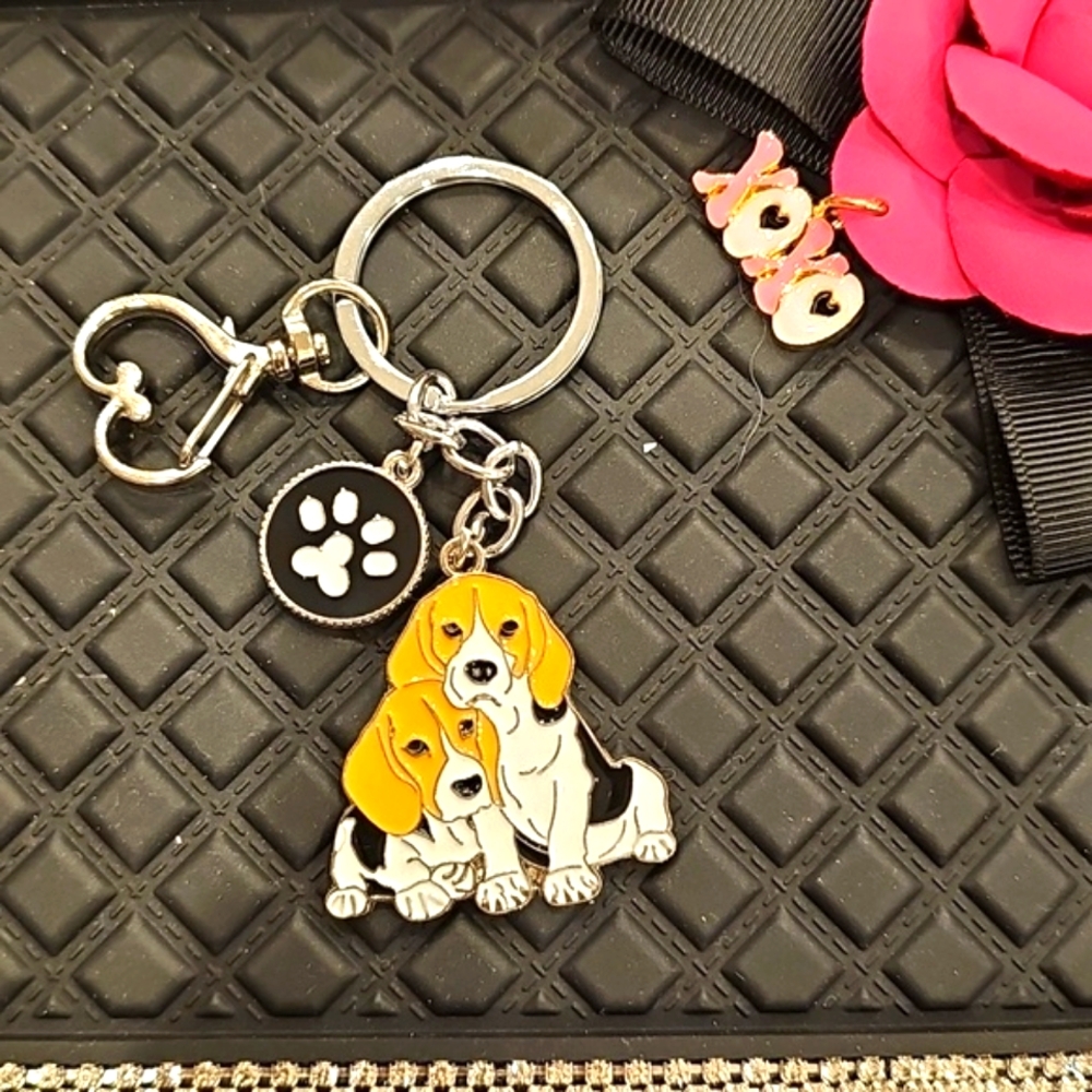 NEW! Enamel 2 Beagle Pups  + Pawprint🐾 Keychain/Bag 🎒👜 Charm ~ 🎁 🐕 Puppy